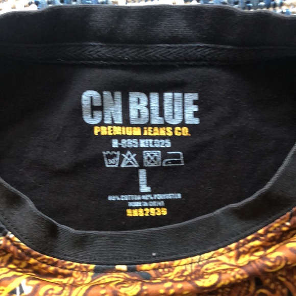 King tut ornate T shirt; vegan leather sleeves EUC mens large - Picture 8 of 9